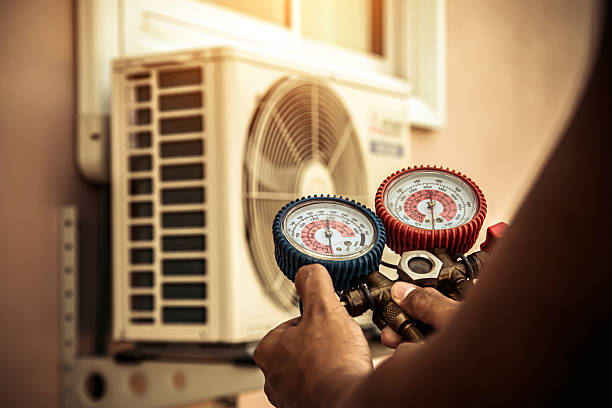 Professional Hvac technician working in Burnips, MI